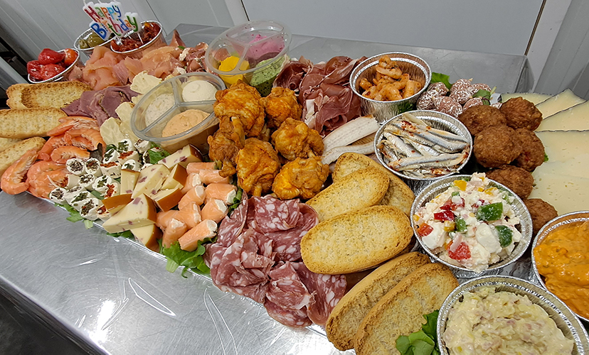 Aperitiefhapjes van de traiteur van AD Delhaize Lebbeke