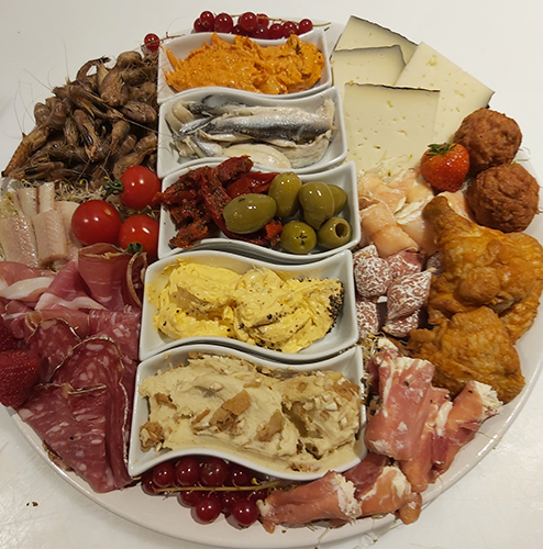 Aperitiefhapjes van de traiteur van AD Delhaize Lebbeke