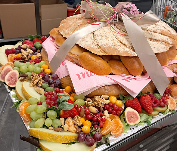 Broodjes fruit van de traiteur van AD Delhaize Lebbeke